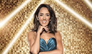Strictly Come Dancing — Η Janette Manrara συν-παρουσιάζει το Strictly It Takes Two