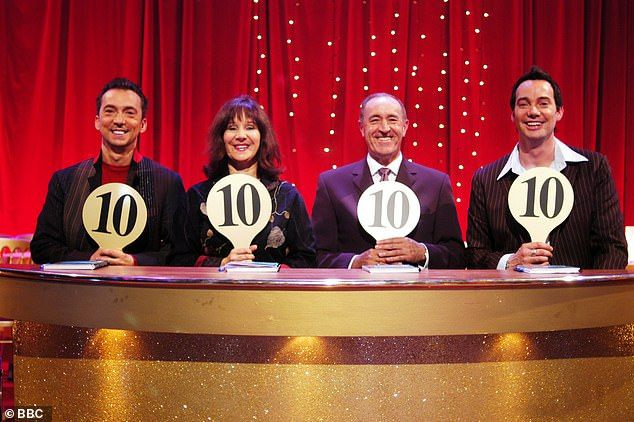 Streng urteilt Arlene Phillips, Bruno Tonioli, Len Goodman und Craig Revel Horwood