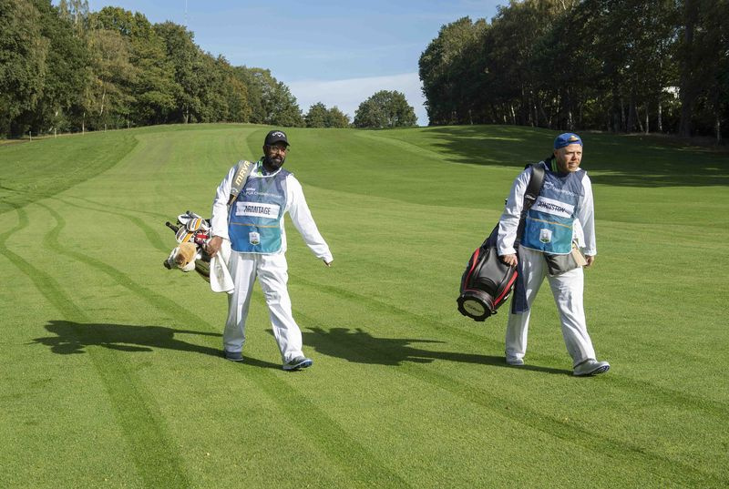 Romesh Ranganathan e Rob Beckett giocano a golf per la nuova serie Sky