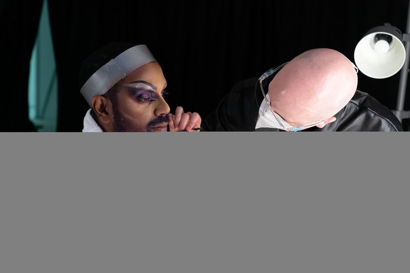 Romesh Ranganthan si trasforma in drag.