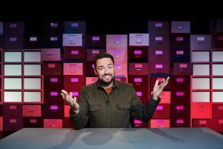 Jason Manford na gostovanju svoje komične oddaje 'The Complaints Department'