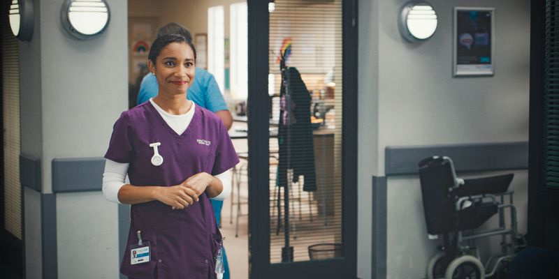 Adele James speelt Tina Mollett in Casualty
