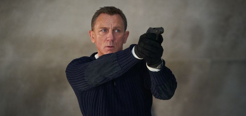 James Bond saa vihollisen tähtäimeen