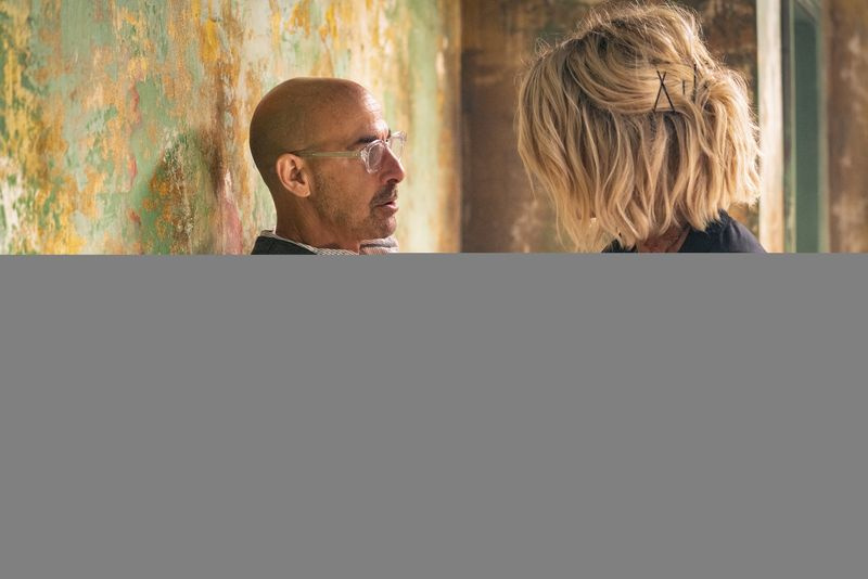 Järkytys...Lindy kohtaa tohtori Munchinin (Stanley Tucci).