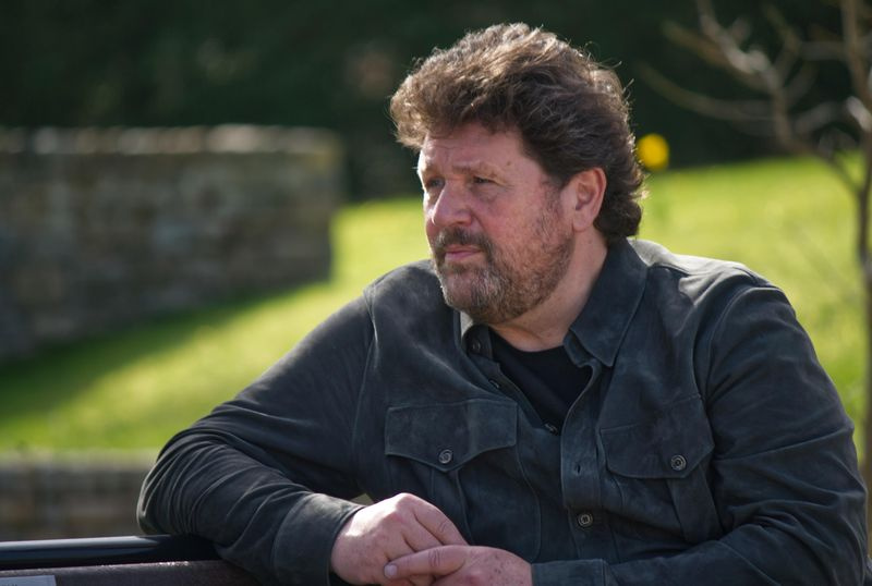 Michael Ball, der über seine walisischen Wurzeln nachdenkt.