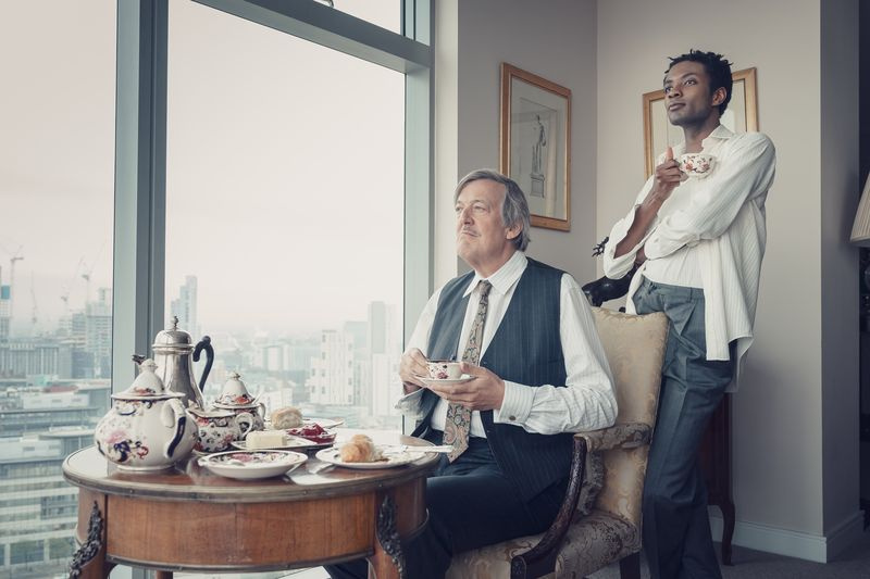 Stephen Fry ja Omari Douglas siinä