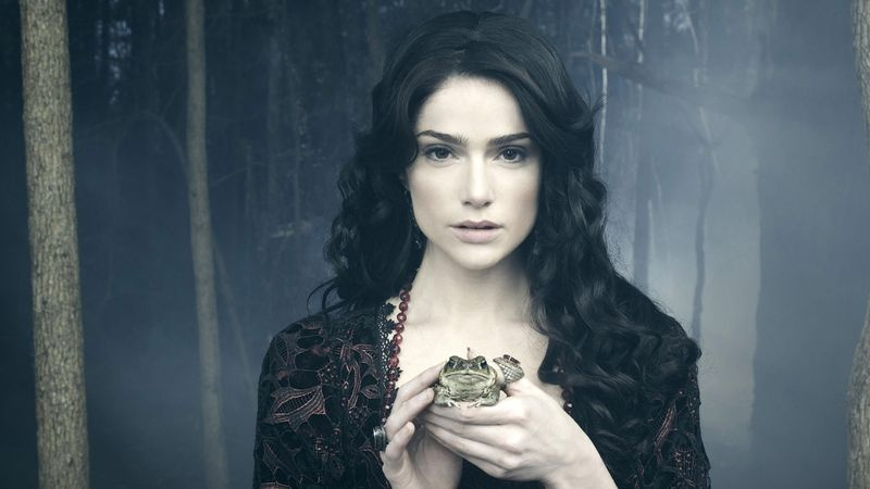 Salem-tähti Janet Montgomery esittää Mary Sibleyta
