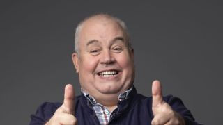 Cliff Parisi sur Fred Buckle dans 'Call The Midwife' — 'Filmer les scènes de la Coupe du monde était très amusant !'