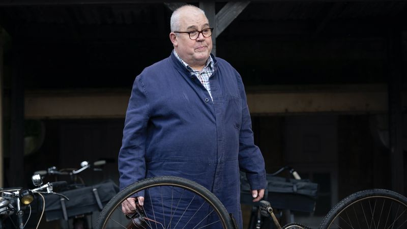 Cliff Parisi dans le rôle de Fred dans Call the Midwife.