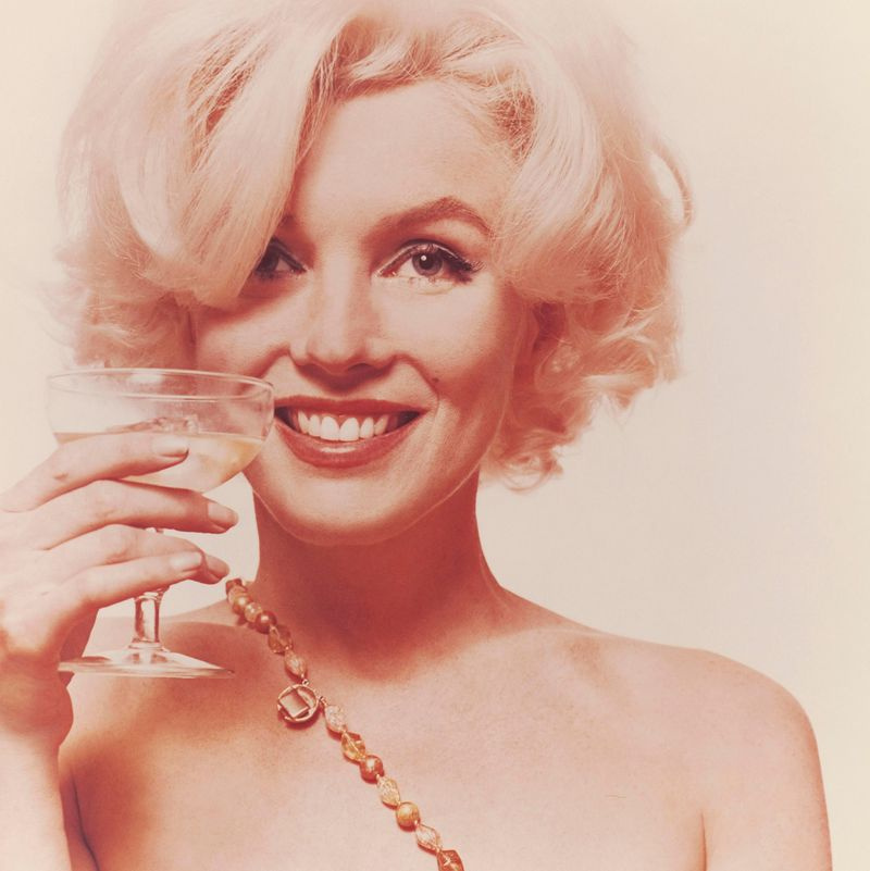 Marilyn Monroe iubea șampania.