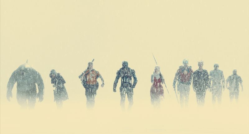 KING SHARK, DANIELA MELCHIOR als Ratcatcher 2, JOEL KINNAMAN als Colonel Rich Flag, IDRIS ELBA als Bloodsport, MARGOT ROBBIE als Harley Quinn, JOHN CENA als Peacemaker, PETER CAPALDI als Denker, DAVID DASTMALCHIAN als Polka-Dot Man und JULIO CESAR RUIZ als Milton in Warner Bros. Pictures