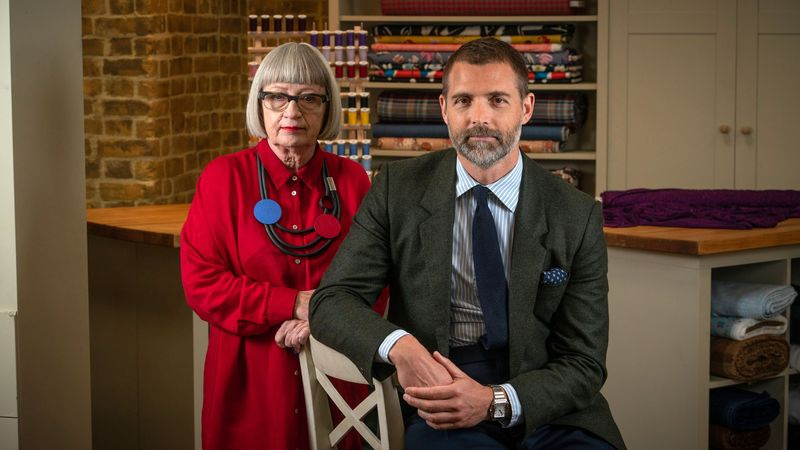 Οι δικαστές Esme Young και Patrick Grant στη σειρά 7 της Great British Sewing Bee 2021
