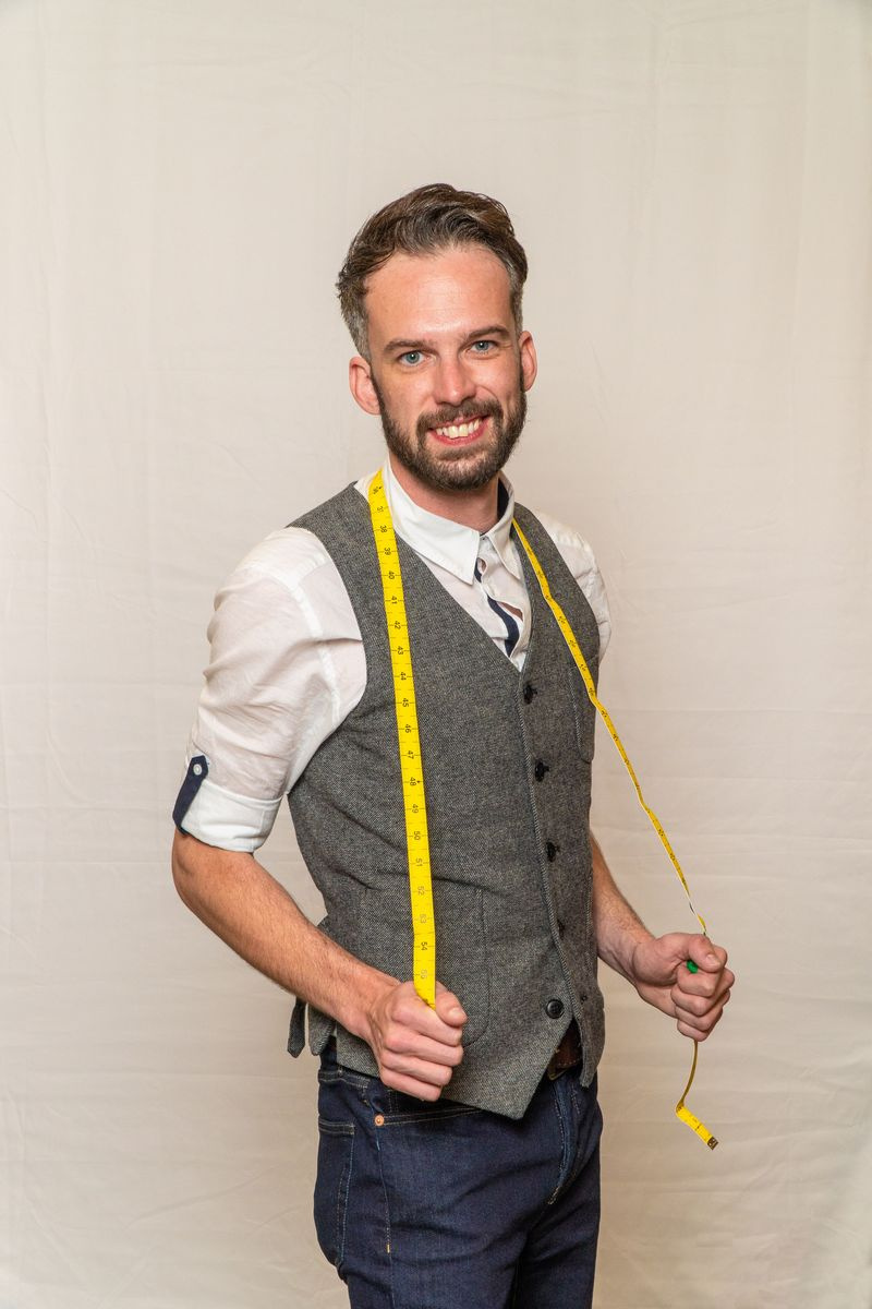 Ο Adam on The Great British Sewing Bee 2021 σειρά 7