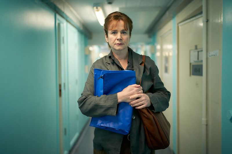 Η Emily Watson στο Too Close
