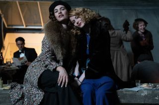 Η Linda και η Fanny στο The Pursuit of Love