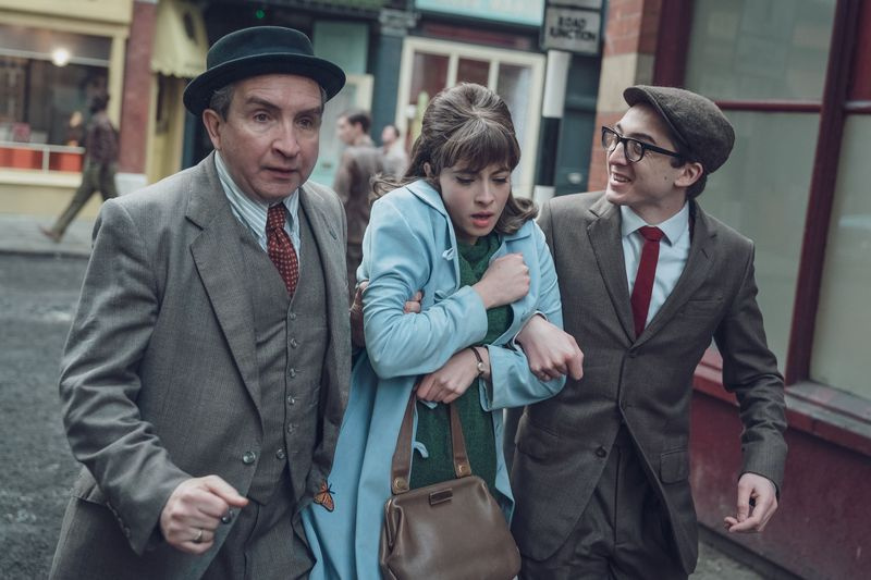 Ronnie Malinovsky (DANNY SYKES), Vivien Epstein (AGNES O