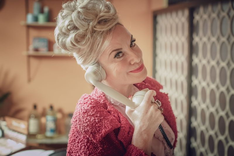 Ο Tamzin Outhwaite παίζει έναν ιδιοκτήτη κομμωτηρίου στο Ridley Road.