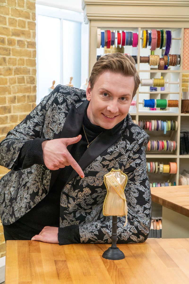 The Great British Sewing Bee gazdă Joe Lycett