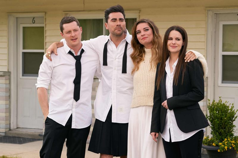 614 - Πάτρικ (Noah Reid), David (Dan Levy), Alexis (Annie Murphy), Stevie (Emily Hampshire)