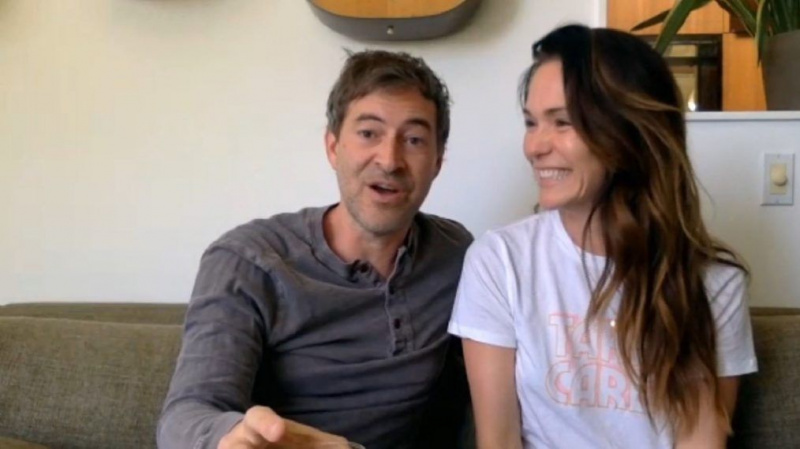 Mark Duplass dá aos Morgans uma dica de quarto de hotel em 'Friday Night In' Sneak Peek (VÍDEO)