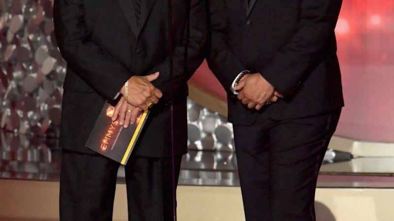 Emmys 2016: Larry David, Dennis Franz (!) Och Jimmy Smits ger ut de stora priserna
