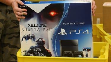 Poliisi saa kiinni teinin maksamasta 8 puntaa PS4:stä skannaamalla sen itse hedelmänä