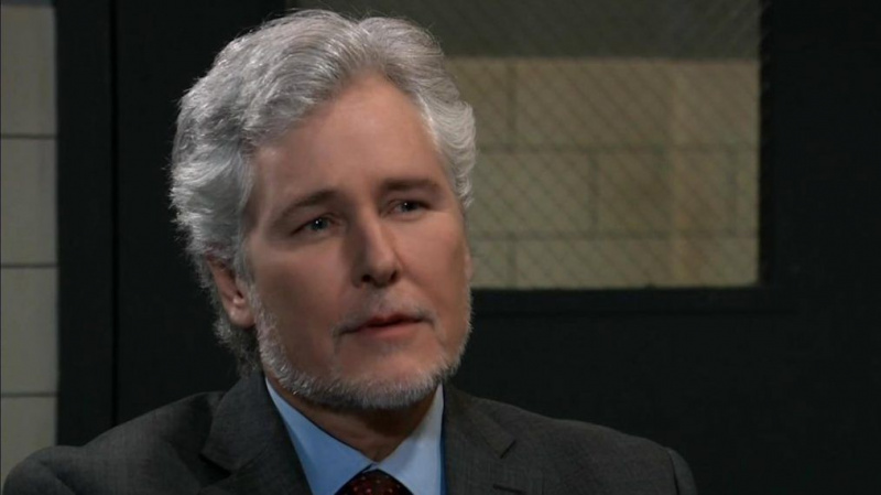 Michael E. Knight no retorno ao dia como Martin Gray do 'Hospital Geral'