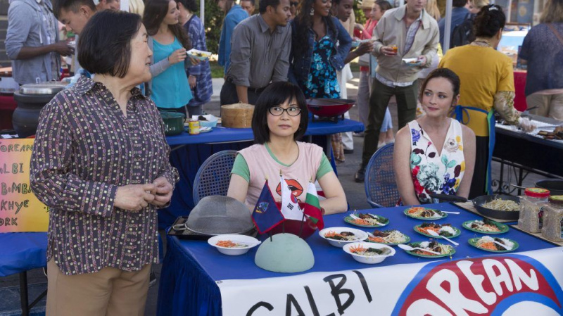 “The scene where Lane sees Rory is very sweet,” says Agena (center, with Emily Kuroda and Bledel)