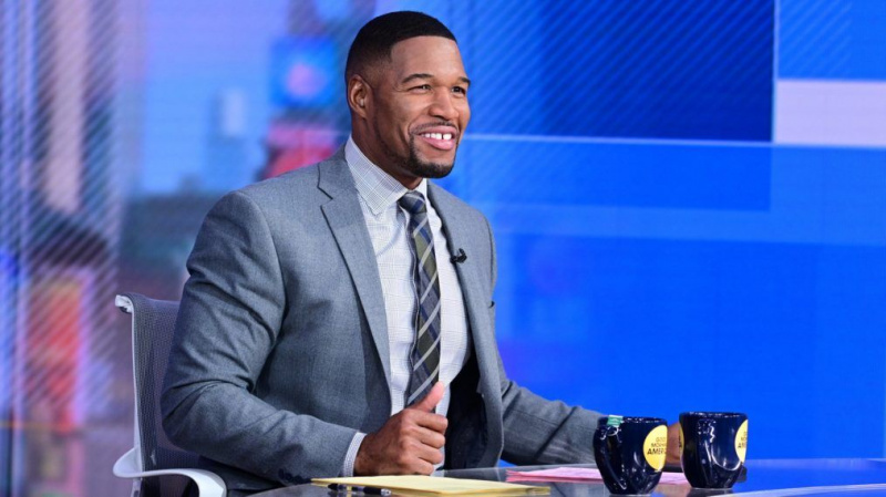 Hat Michael Strahan seine ikonische Zahnlücke wirklich geschlossen? Der 'GMA'-Cohost enthüllt die Wahrheit