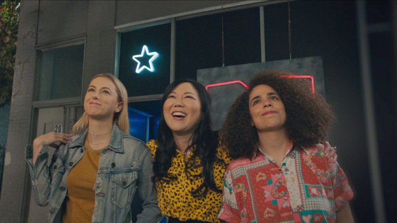 Una comedia romántica 'buena en el papel', 'lista negra' y finales de 'niños', 'demasiado caliente para manejar'