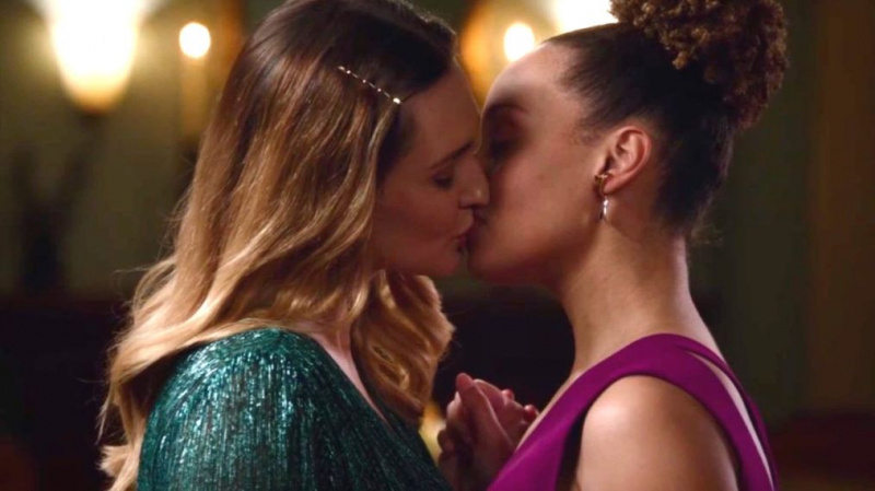 Kat Barrell og Kyana Teresa i Good Witch
