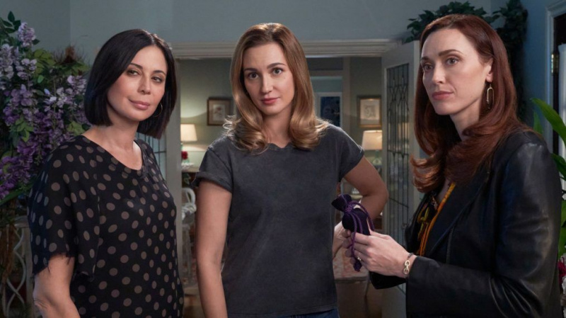Dobra Czarownica, Catherine Bell, Sarah Power, Katherine Barrell