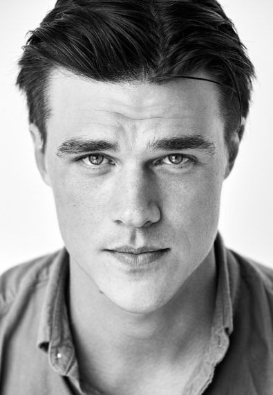 Finn Wittrock Attiecas