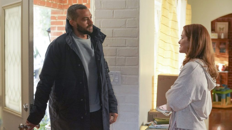 Sarah Drew desacredita la teoría de los fans de 'Grey’s Anatomy' sobre April y Jackson