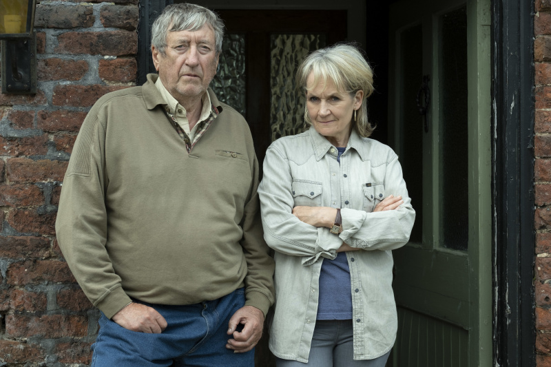   Sherwood'da Daphne Sparrow rolünde Lorraine Ashbourne.