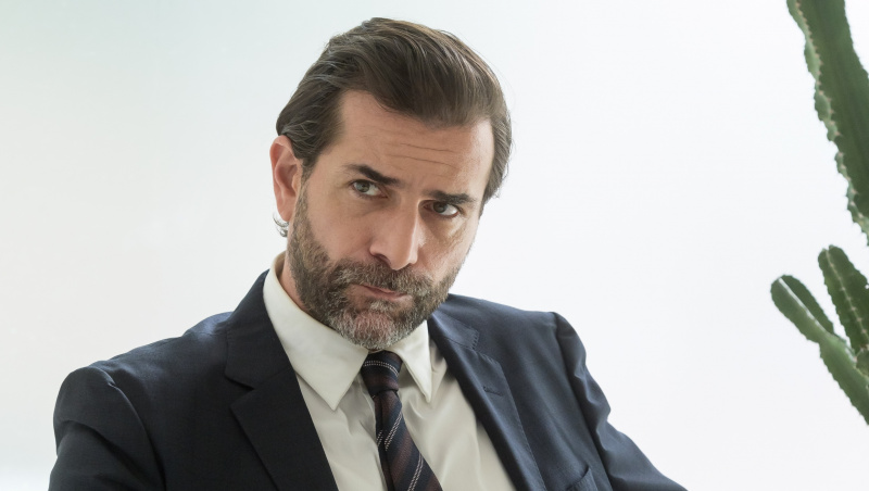   Gregory Fitoussi nel ruolo di Maxime Biancardini.
