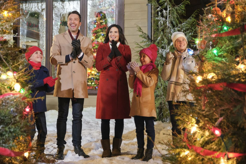 Noël avec les Darlings Hallmark Channel Katrina Law Cast