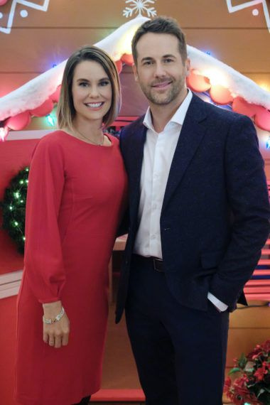 Nunca beije um homem com um suéter de Natal Ashley Williams Niall Matter