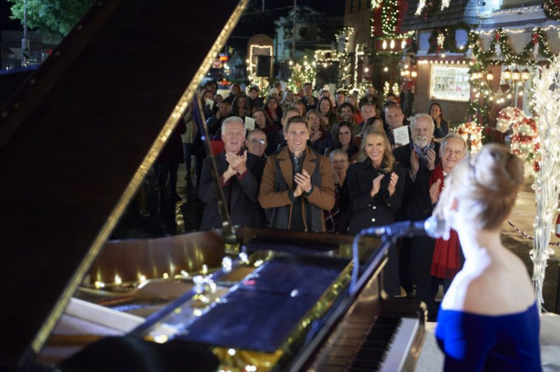Christmas Tree Lane Meg cantando Nate Alicia Witt Andrew Walker