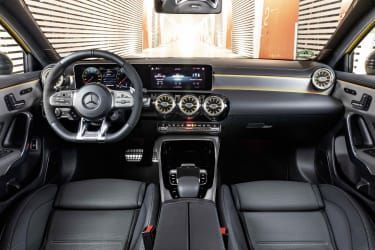 Mercedes-AMG A 35 (W177), dvojfarebná koža, titánovo šedá perleť / čierna, kombinovaná spotreba paliva: xxx l / 100 km, kombinované emisie CO2: xxx g / km // Mercedes-AMG A 35 (W177), koža tita