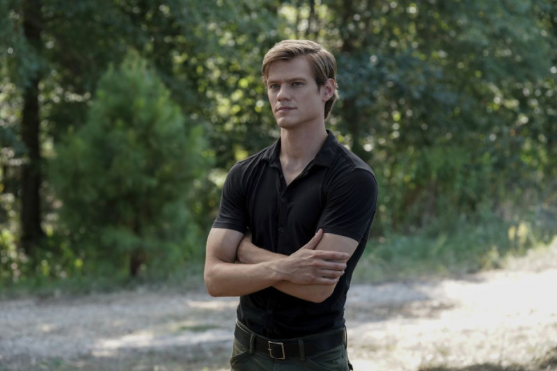 Lucas Till MacGyver Season 4