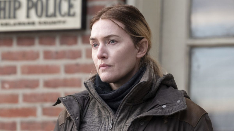 Kate Winslet interpreta un poliziotto in 'Mare of Easttown', Chuck Lorre affronta PTSD e altre anteprime TV primaverili