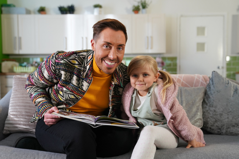 Hollyoaks spoilerit: Scott Drinkwell saa jännittäviä uutisia!