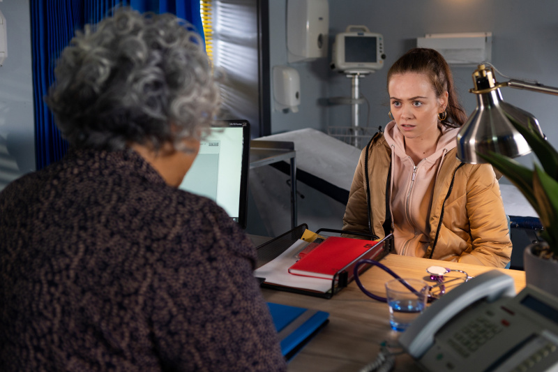   Juliet fick nyligen några testresultat för sin cancer i Hollyoaks.
