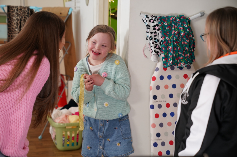  Maxine Minniver avec sa fille Minnie à Hollyoaks.
