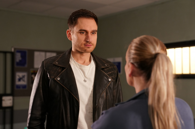 Hollyoaks spoileri: piekauts! Fredijs Rosko uzbrūk Ītanam Viljamsam