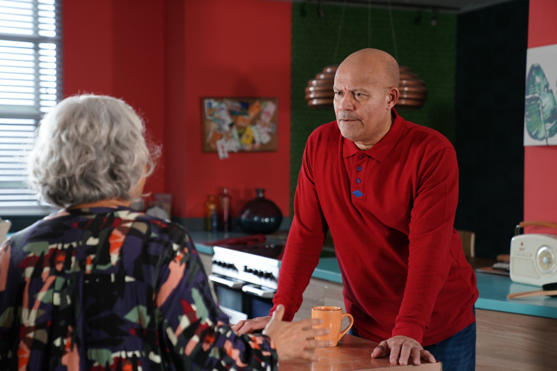  Donny met Misbah in Hollyoaks.