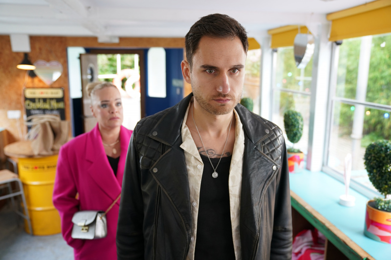 สปอยเลอร์ Hollyoaks: Freddie Roscoe ค้นพบการทรยศของ Grace!