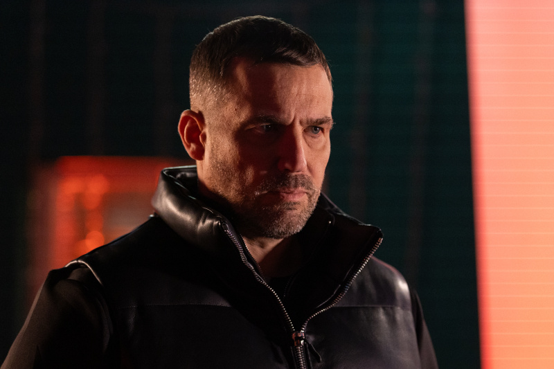   Warren Fox näeb Hollyoaksis mureliku välja.