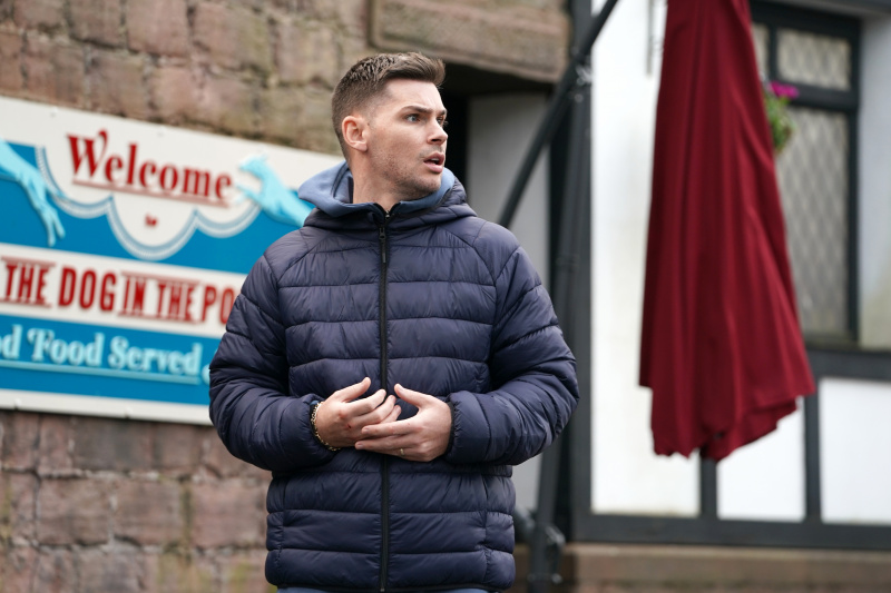 Hollyoaks spoiler'ı: Polis KILLER Ste Hay'e YAKIN!
